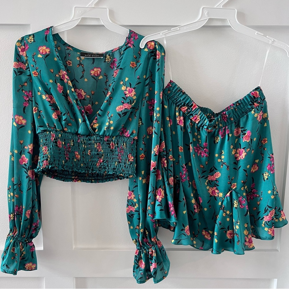 NWOT - Floral long sleeve crop top and flowy skirt set